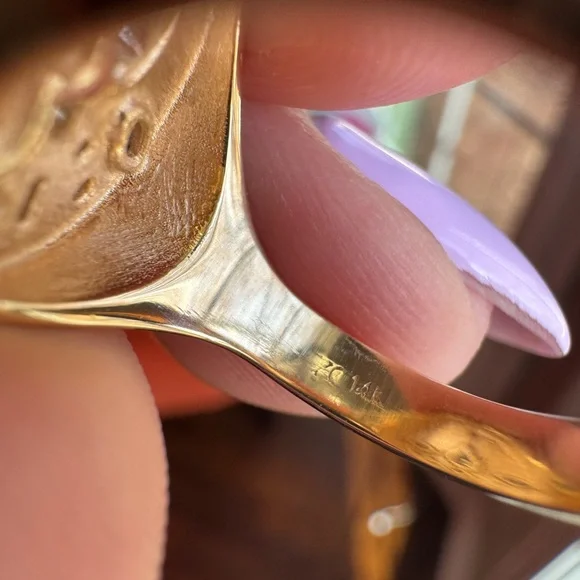 14K DIAMOND MOSAIC BRUSHED GOLD ROUND SIGNET RING - Picture 6 of 9